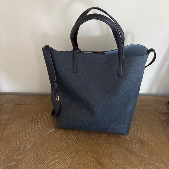 Michael Kors Large Hayley North South Logo Tote Handbag - Picture 4 of 6